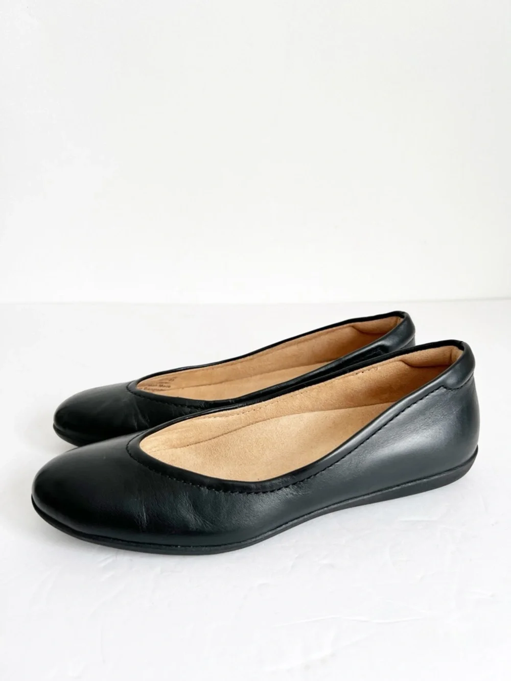 SZ 8 Naturalizer Classic Black Leather Ballet Flats - Women's Comfort Slip-Ons